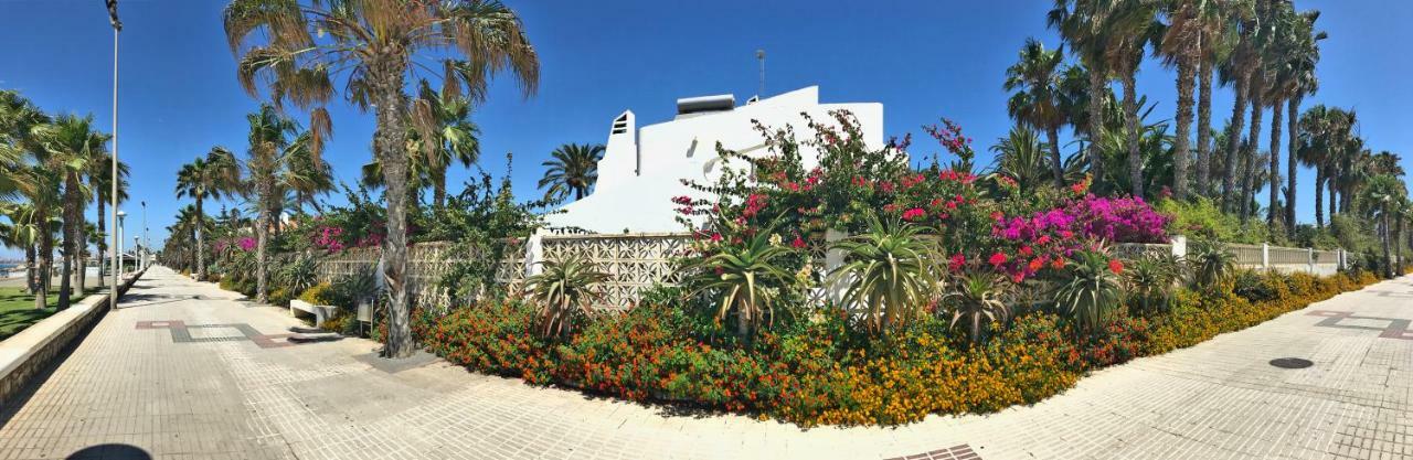 Beachfront Oasis In Costa Del Sol. Caleta de Vélez Exterior foto